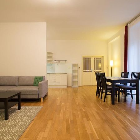 Elegant Apartment With Free Garage In The Center Of براغ المظهر الخارجي الصورة