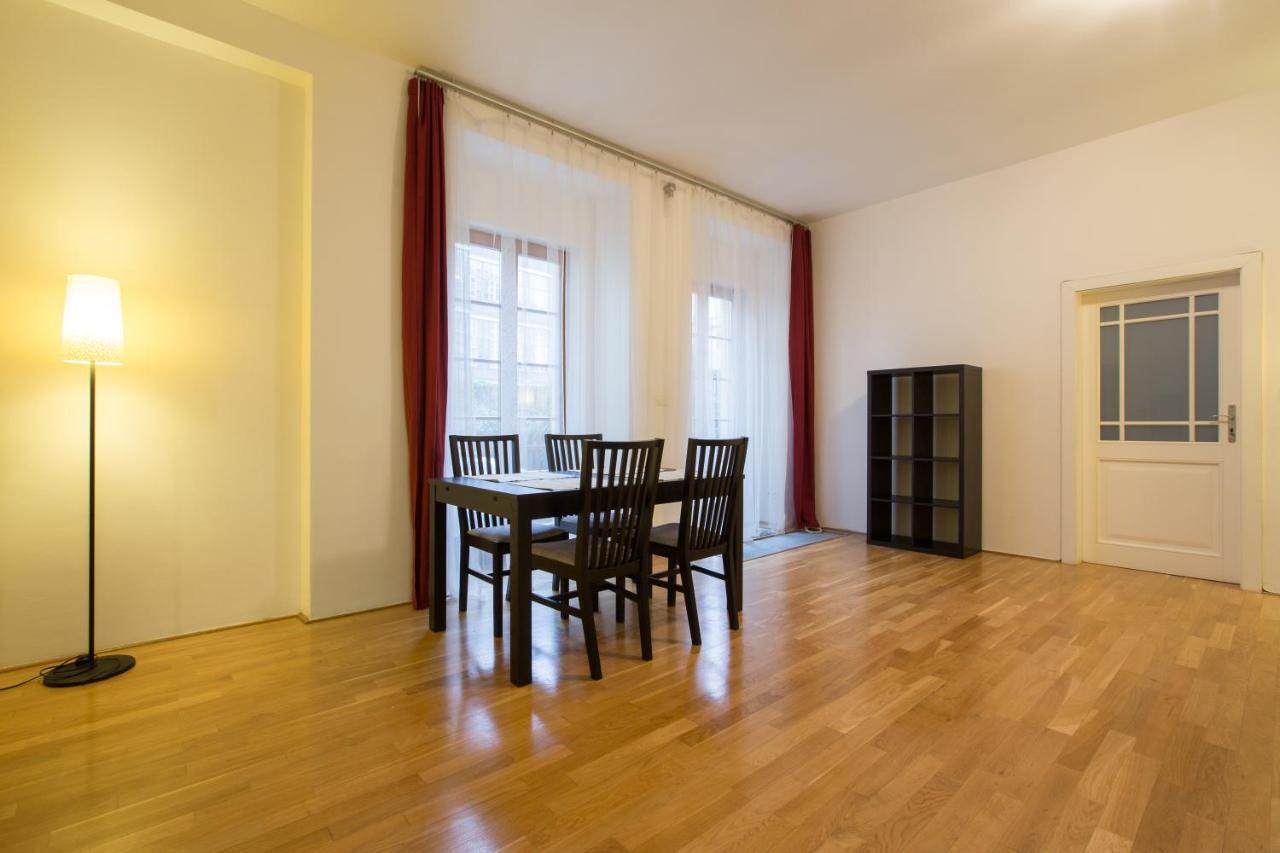 Elegant Apartment With Free Garage In The Center Of براغ المظهر الخارجي الصورة