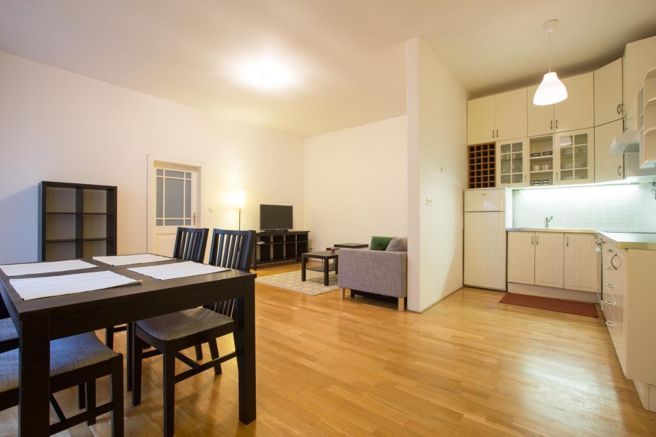 Elegant Apartment With Free Garage In The Center Of براغ المظهر الخارجي الصورة